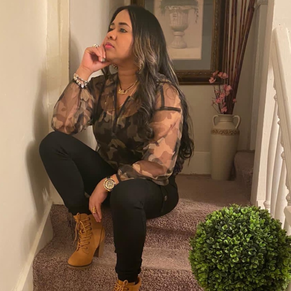 Meet your Posher, Felina